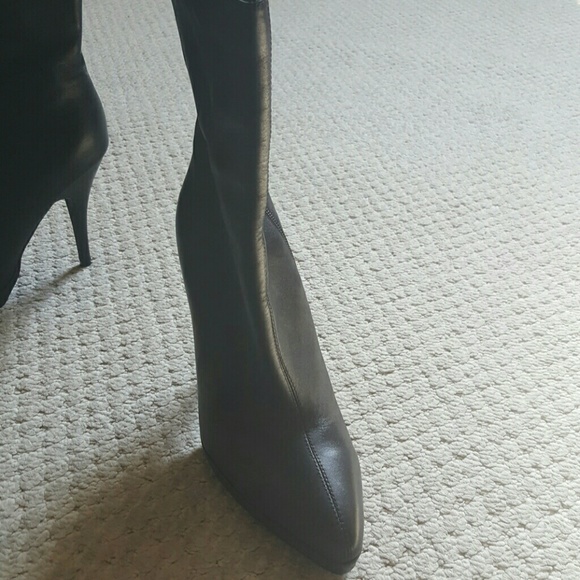 Boots - Picture 3 of 6